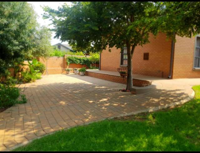 3 BEDROOM HOUSE FOR SALE IN RETIRE AT MIDSTREAM